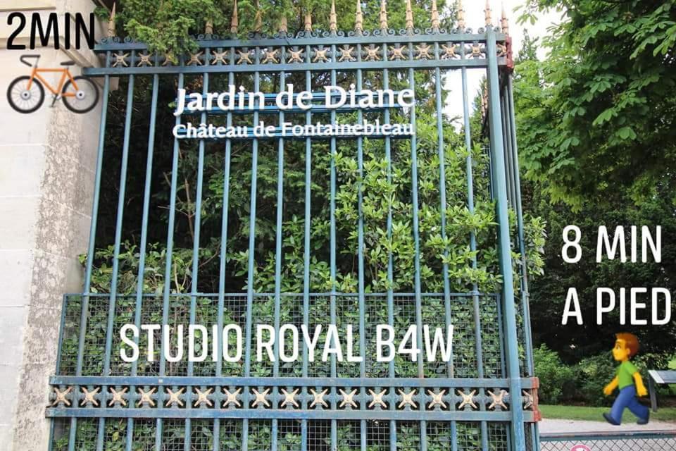Studio Royal By Beds4Wanderlust - Place Du Marche Avec Parking Prive Φονταινεμπλώ Δωμάτιο φωτογραφία